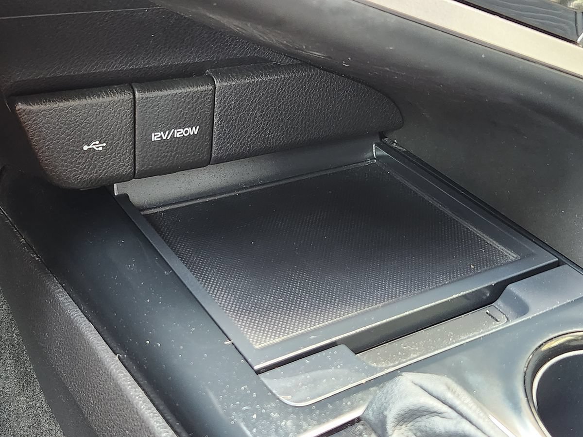 Used 2020 Toyota Camry SE FWD image 36