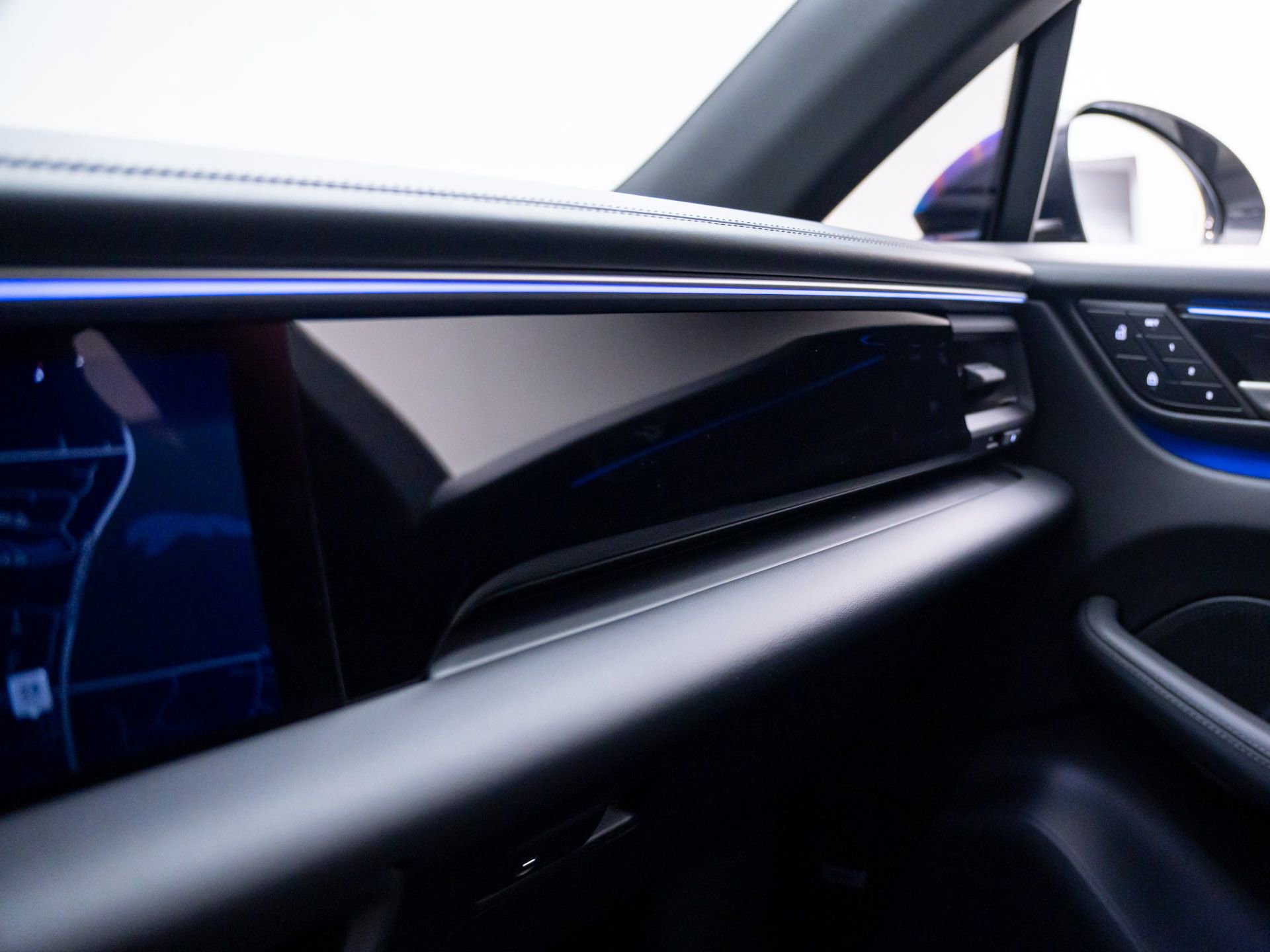 Certified 2024 Porsche Macan 4 Electric image 26