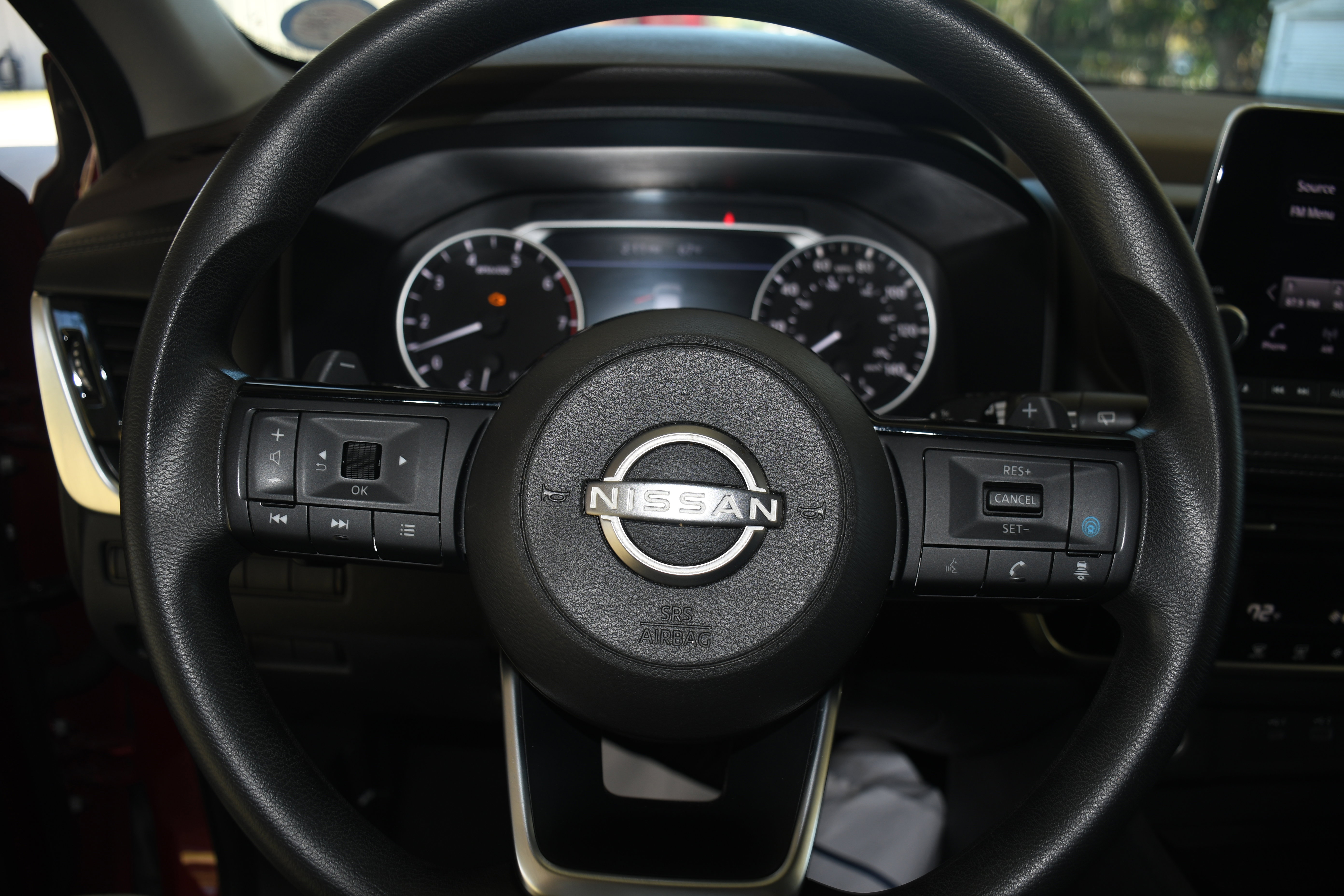 Used 2022 Nissan Rogue SV image 12