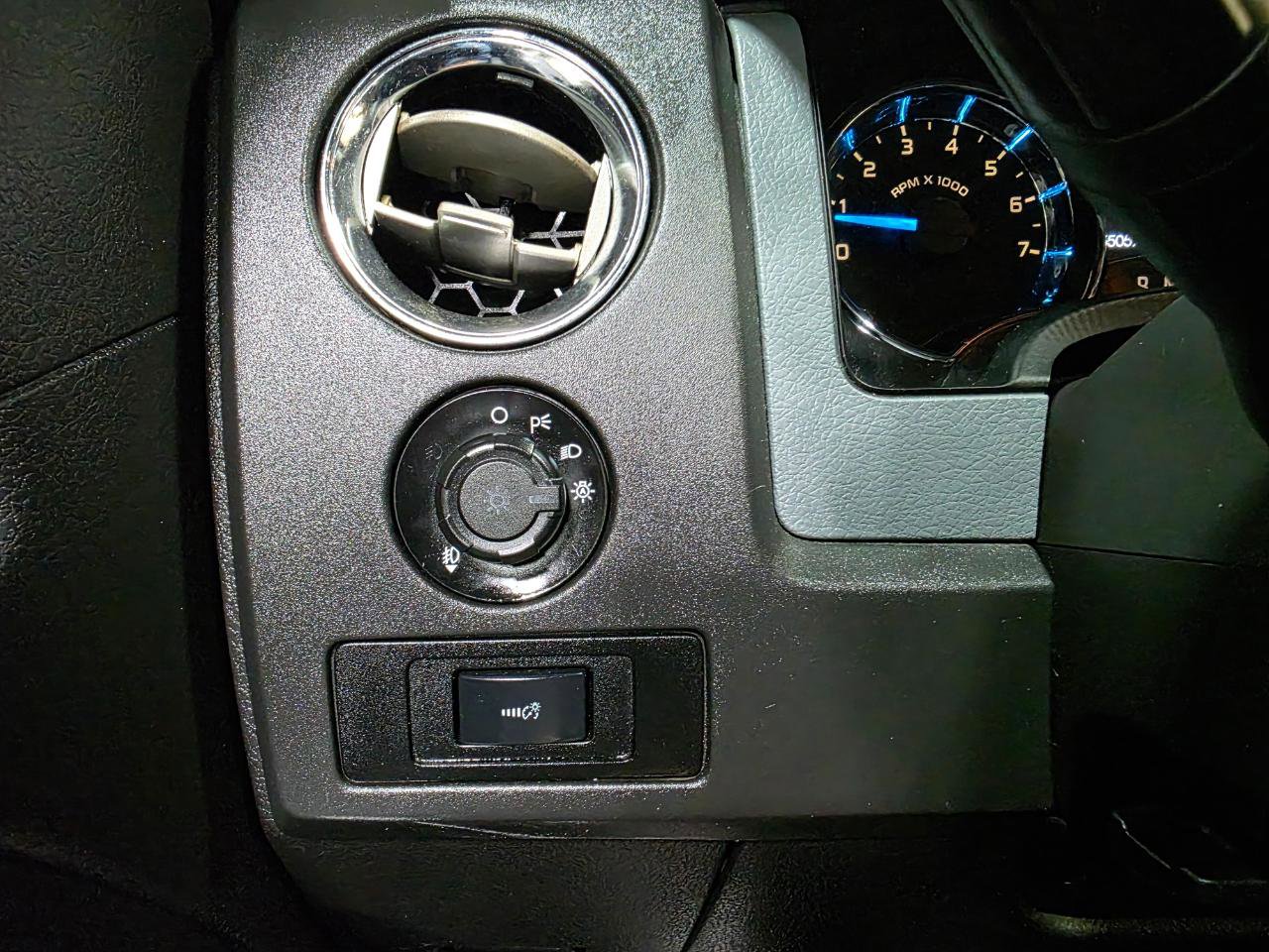 Used 2014 Ford F150 XLT w/ Equipment Group 302A Luxury image 34