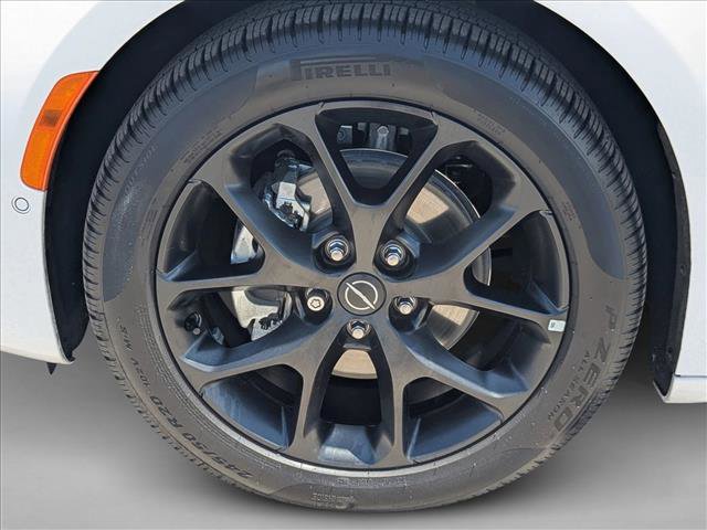 Used 2025 Chrysler Pacifica Limited FWD image 25