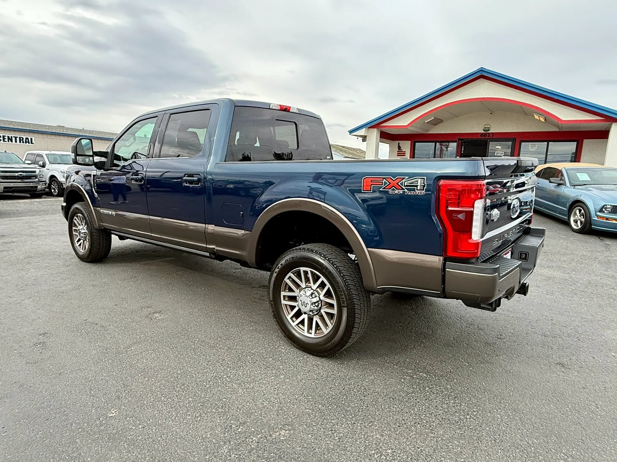 Used 2017 Ford F350 King Ranch w/ King Ranch Ultimate Package AWD/4WD image 3