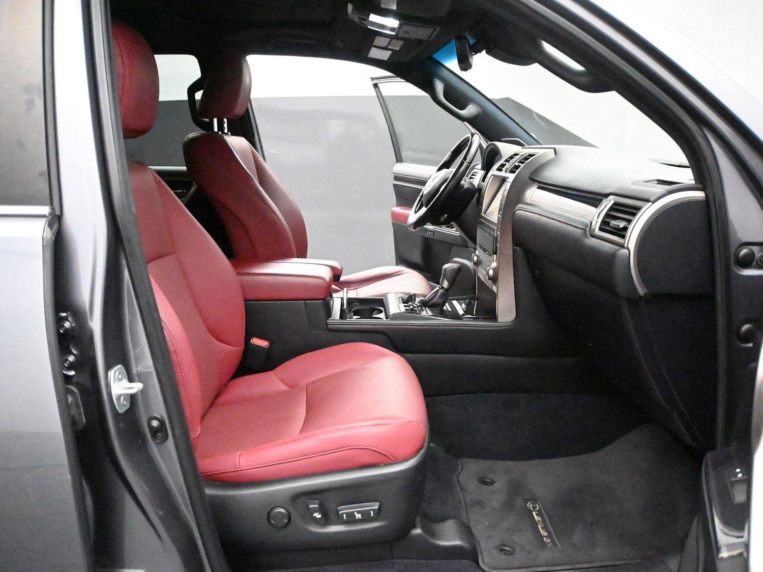 Used 2020 Lexus GX 460 Premium w/ Premium Package image 16