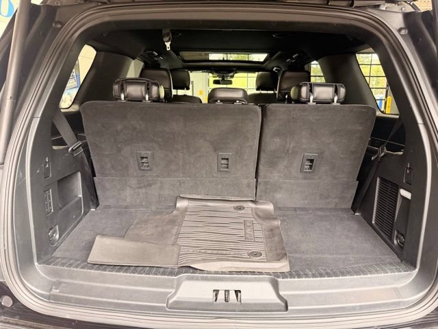 Used 2020 Ford Expedition XLT w/ Equipment Group 202A AWD/4WD image 13