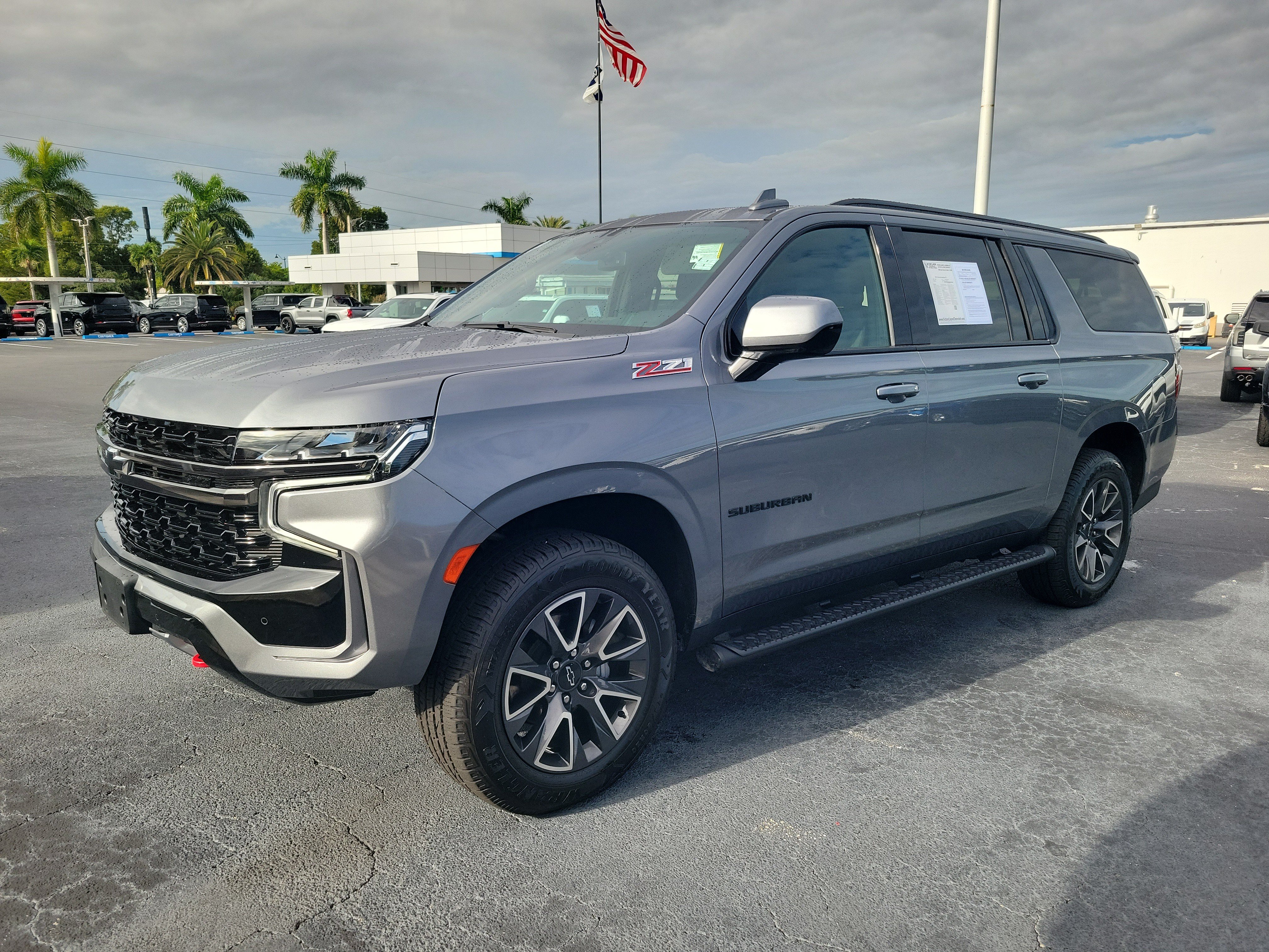 Used 2022 Chevrolet Suburban Z71 AWD/4WD image 2
