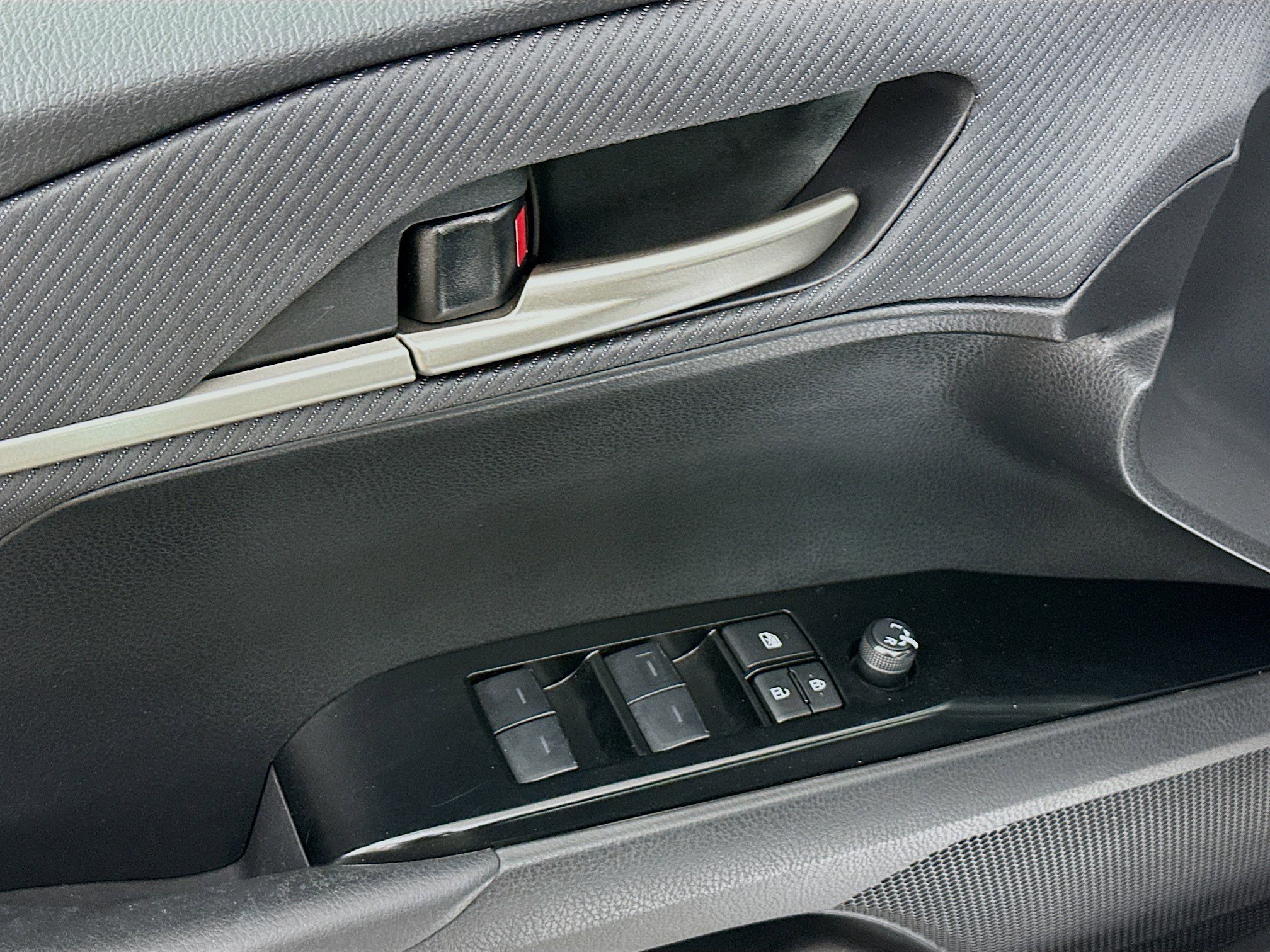 Used 2025 Toyota Camry SE w/ Convenience Package image 15