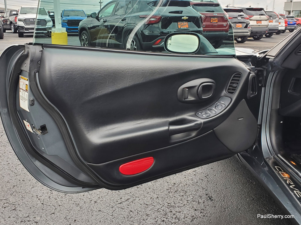 Used 2004 Chevrolet Corvette Coupe RWD image 28