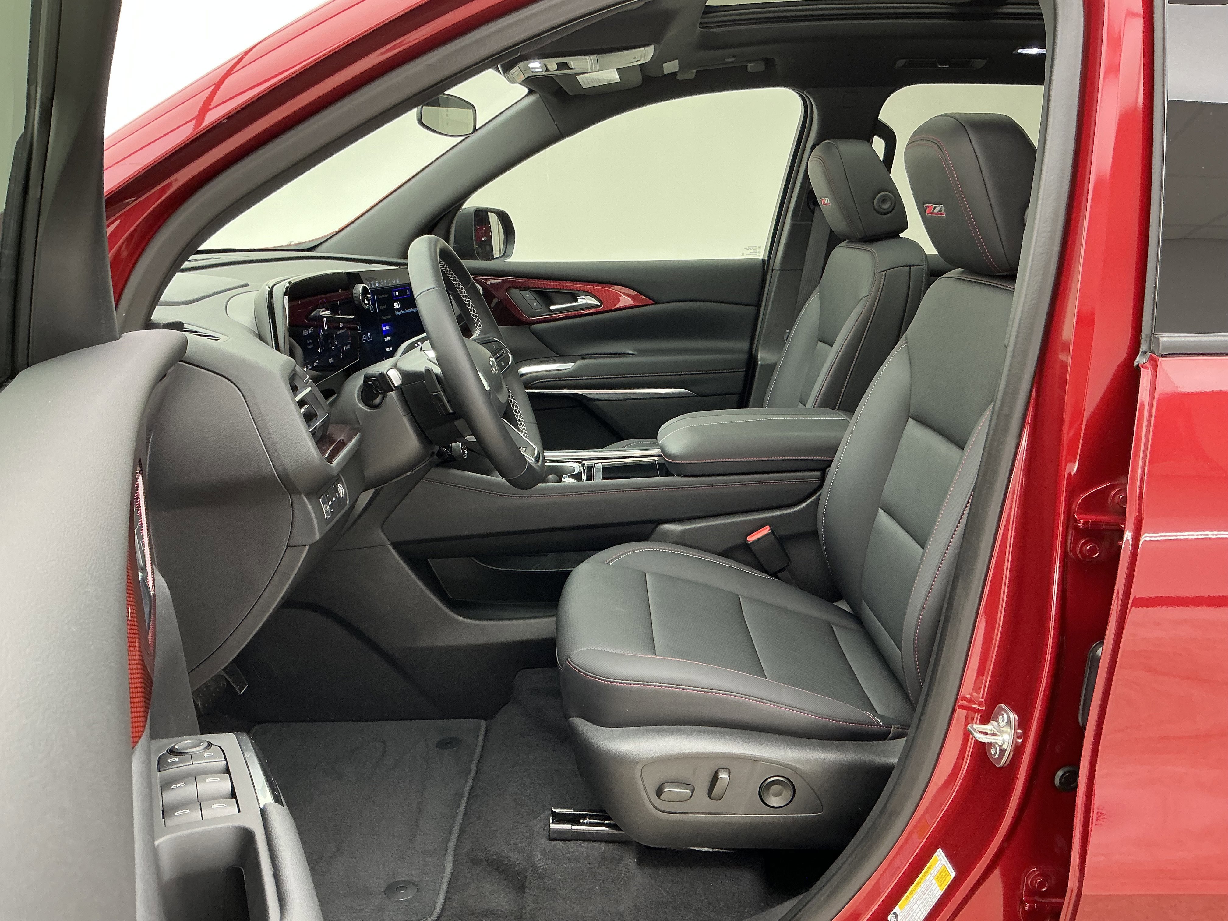 Used 2025 Chevrolet Traverse Z71 image 17