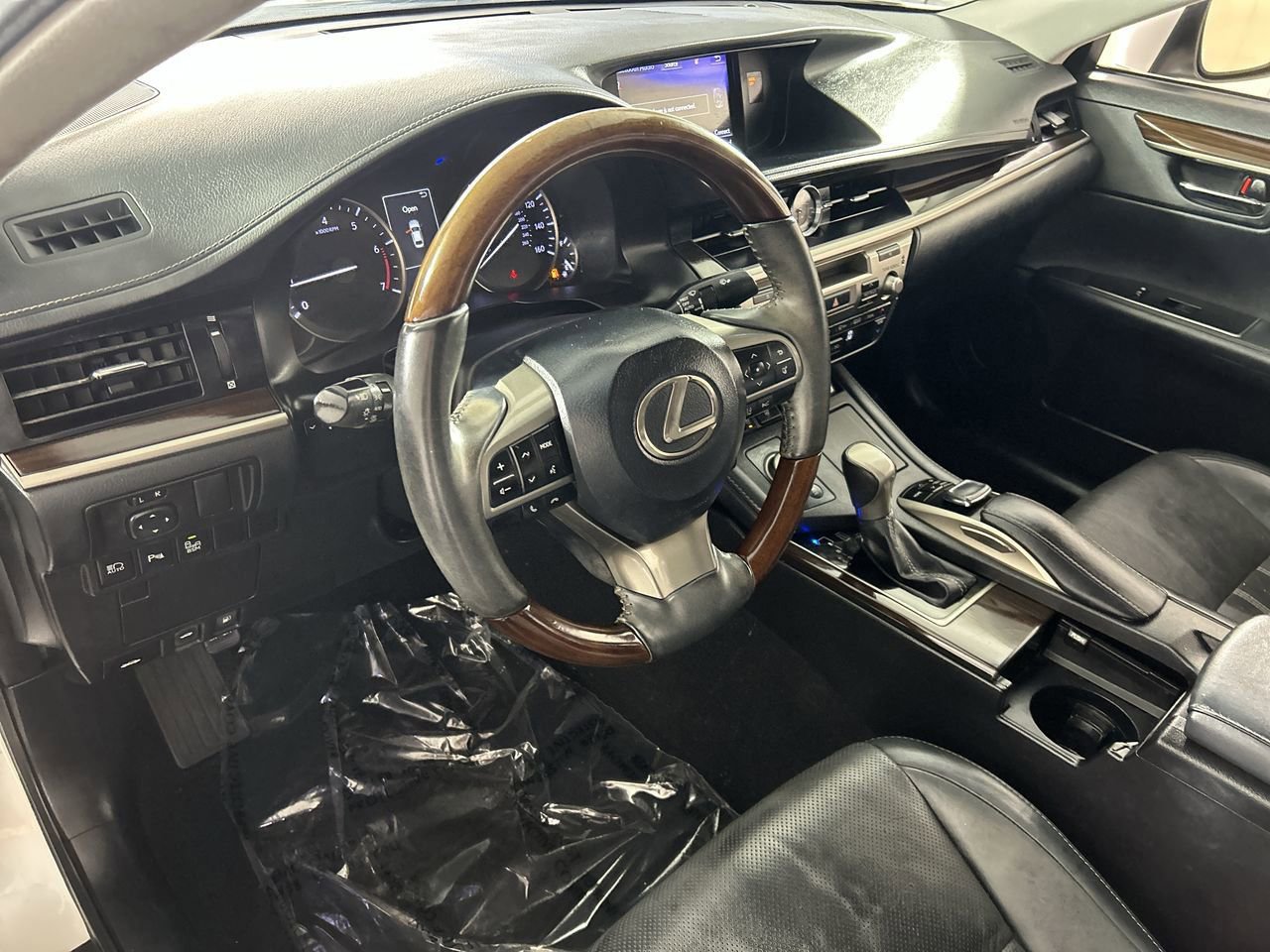 Used 2017 Lexus ES 350 w/ Luxury Package FWD image 13