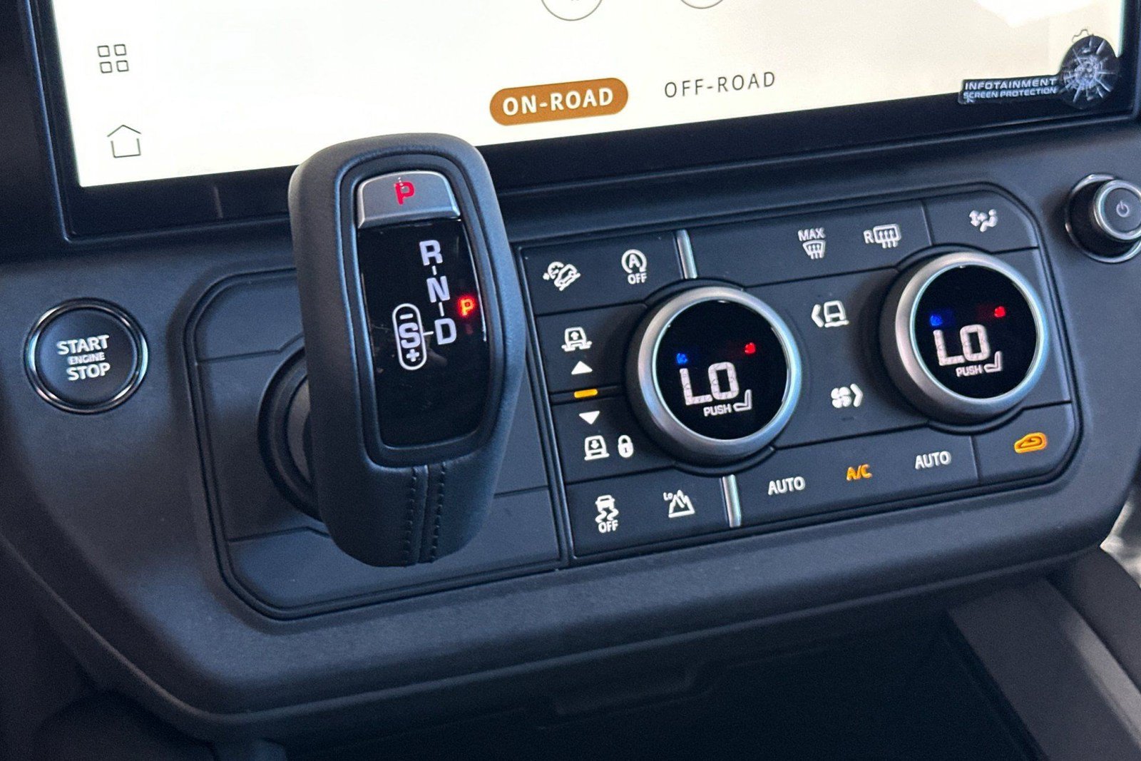 New 2026 Land Rover Defender 110 X-Dynamic SE AWD/4WD image 13