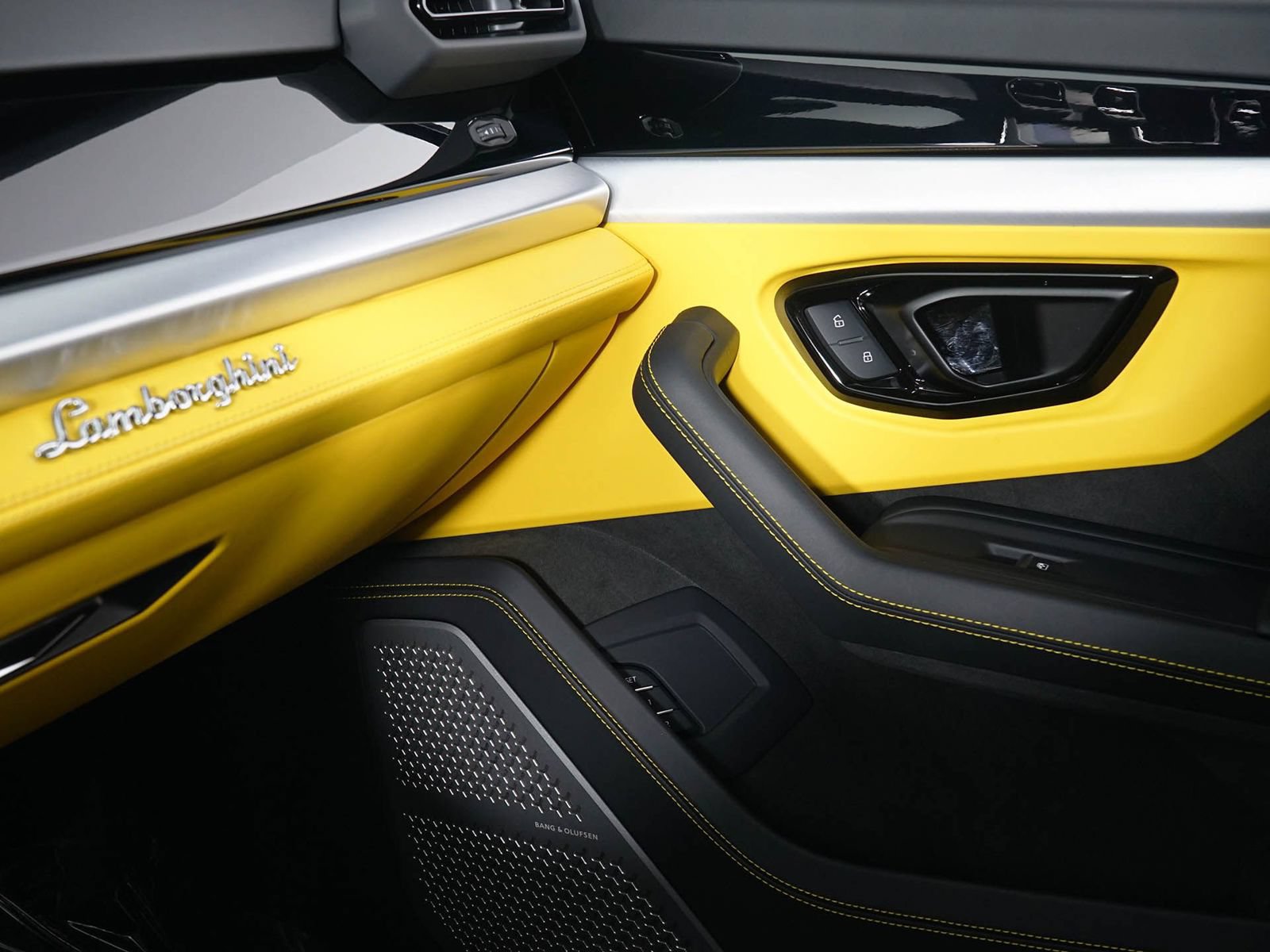 Used 2026 Lamborghini Urus S AWD/4WD image 23
