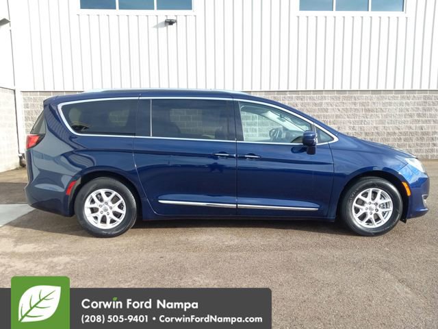 Used 2020 Chrysler Pacifica Touring-L image 2