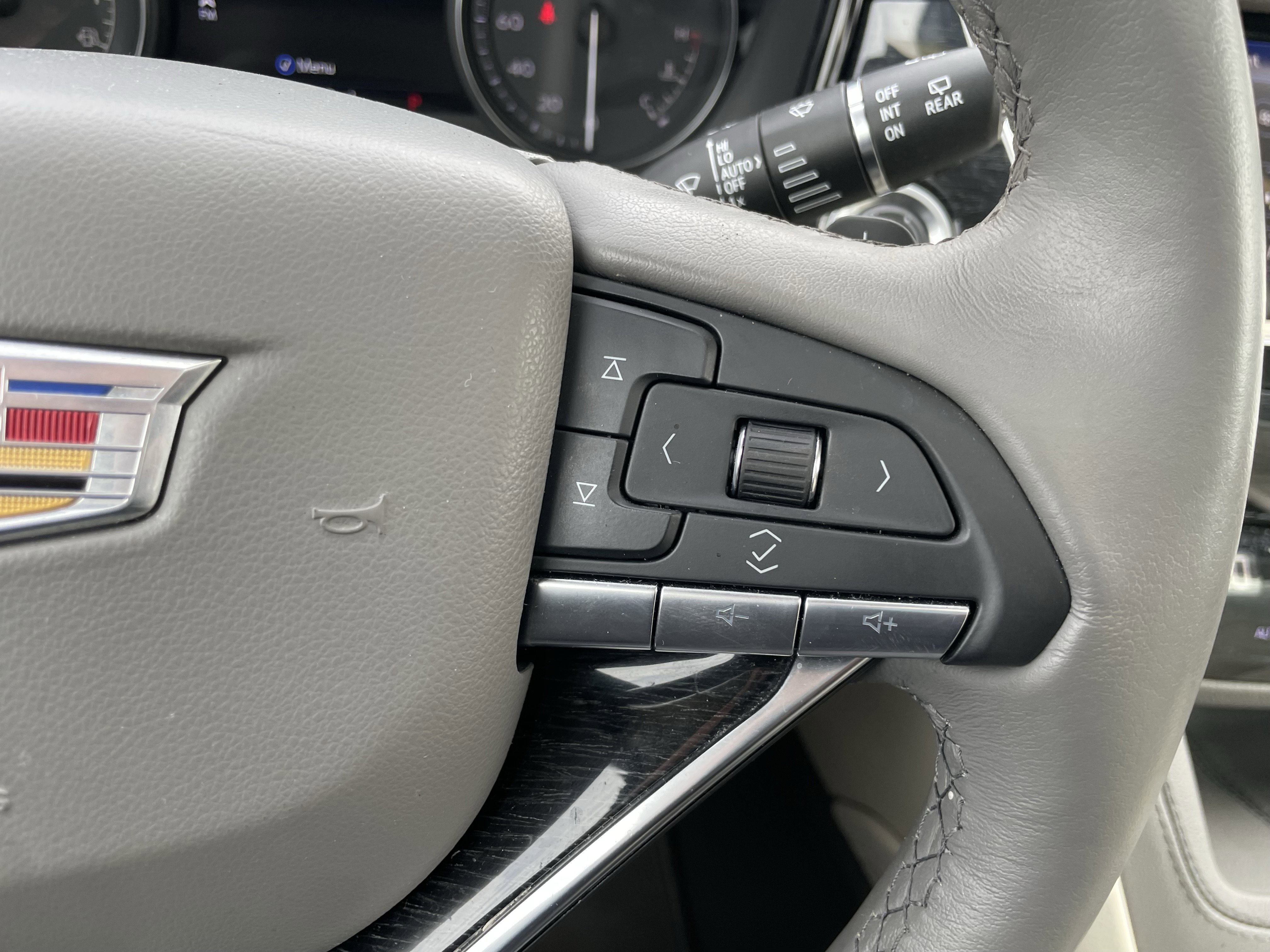 Used 2023 Cadillac XT6 Premium Luxury w/ Technology Package image 16