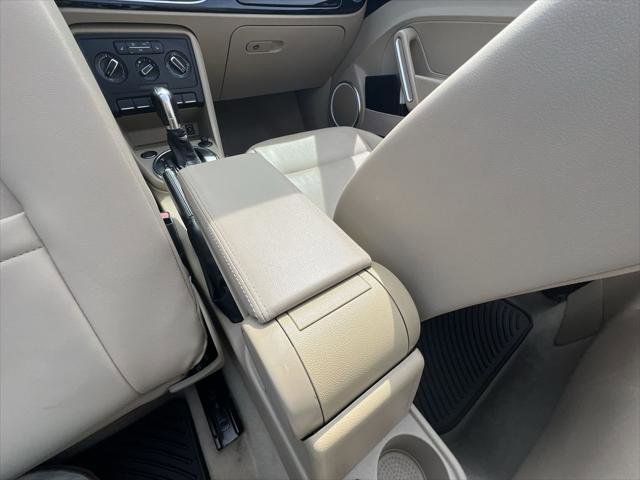 Used 2014 Volkswagen Beetle TDI FWD image 19