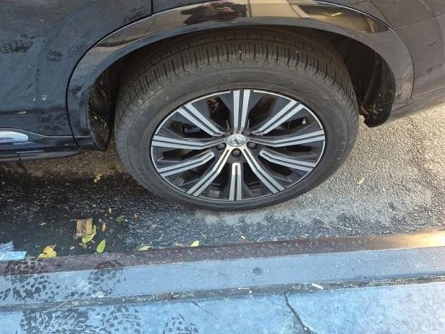 Used 2023 Volvo XC90 B6 Plus w/ Protection Package Premier image 17