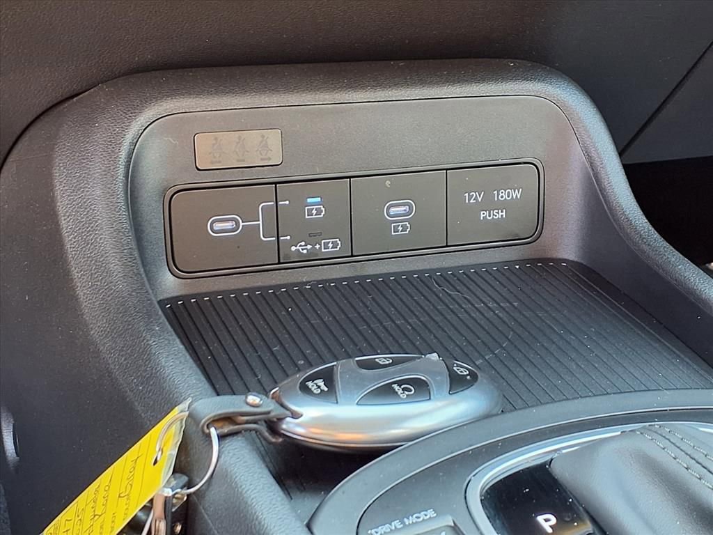 Used 2025 Hyundai Kona SE image 11
