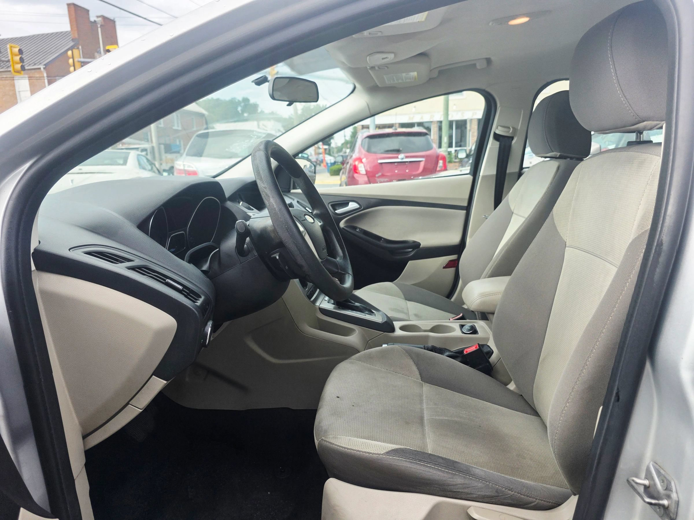 Used 2013 Ford Focus SE FWD image 8