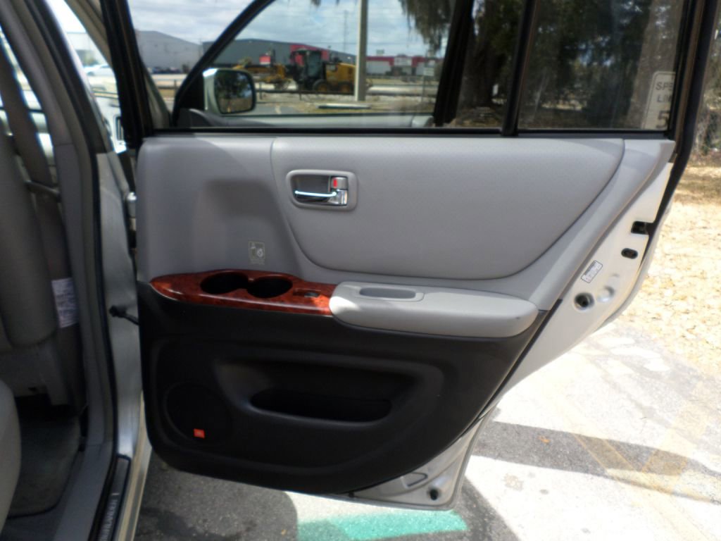 Used 2004 Toyota Highlander Limited image 23