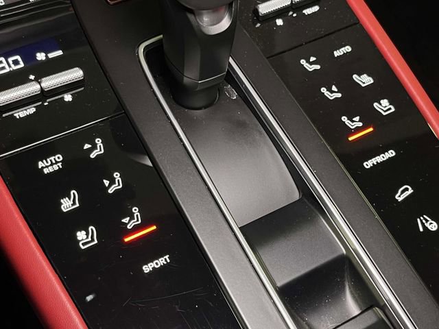 Certified 2025 Porsche Macan image 31