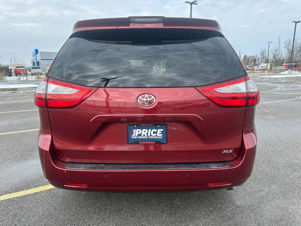 Used 2018 Toyota Sienna XLE Premium image 4