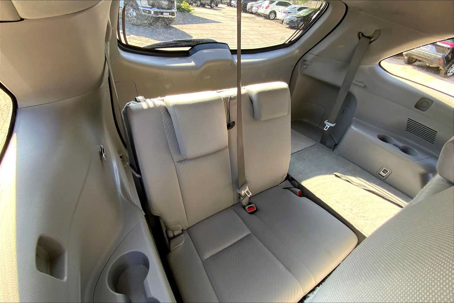 Used 2019 Toyota Highlander LE FWD image 34