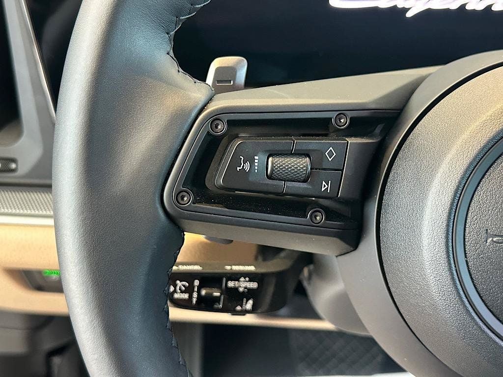 Used 2026 Porsche Cayenne AWD/4WD image 19