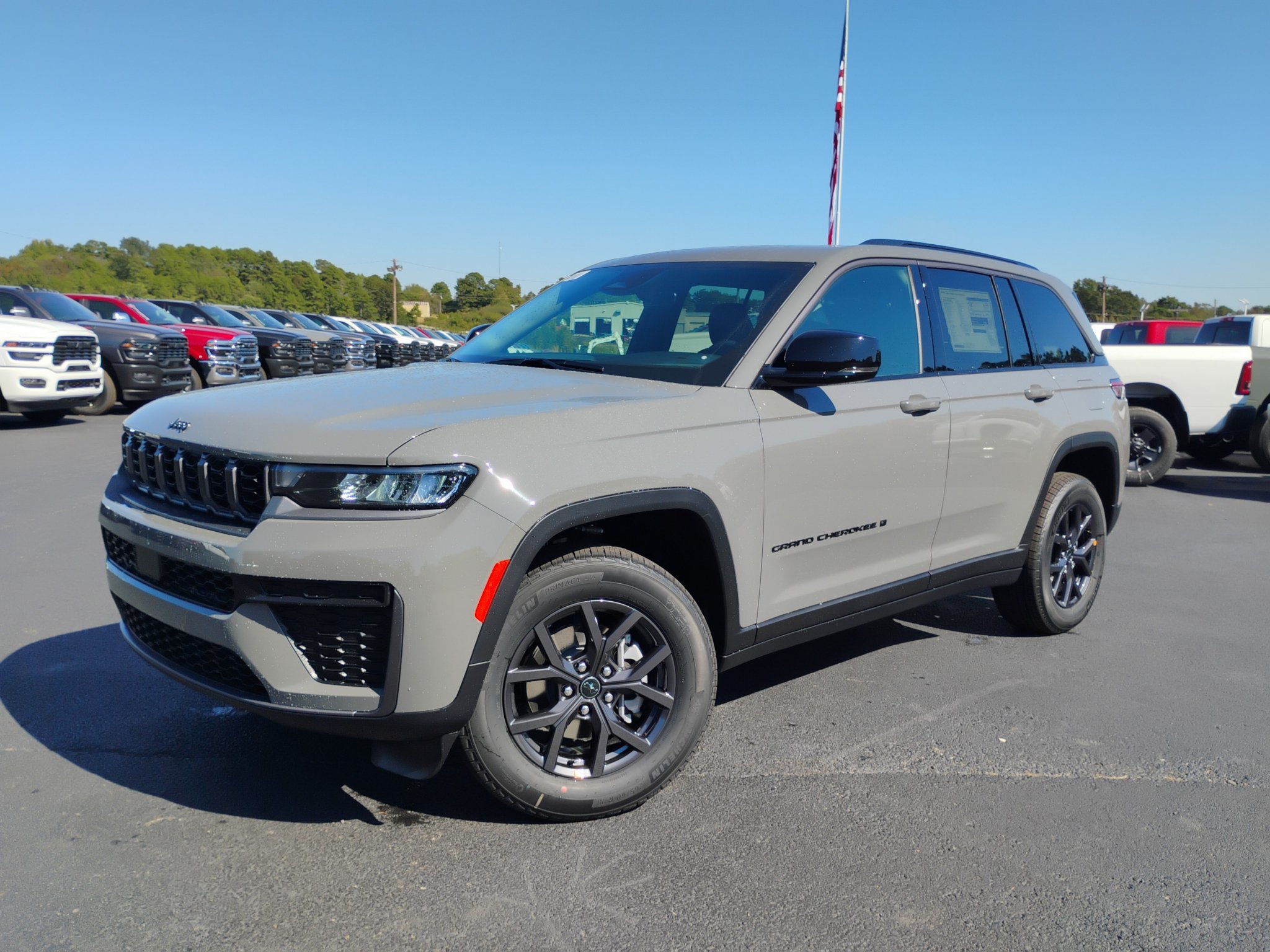 New 2027 Jeep Grand Cherokee Altitude AWD/4WD image 1