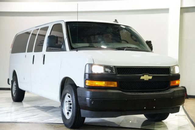 Used 2020 Chevrolet Express 2500 Extended RWD image 3