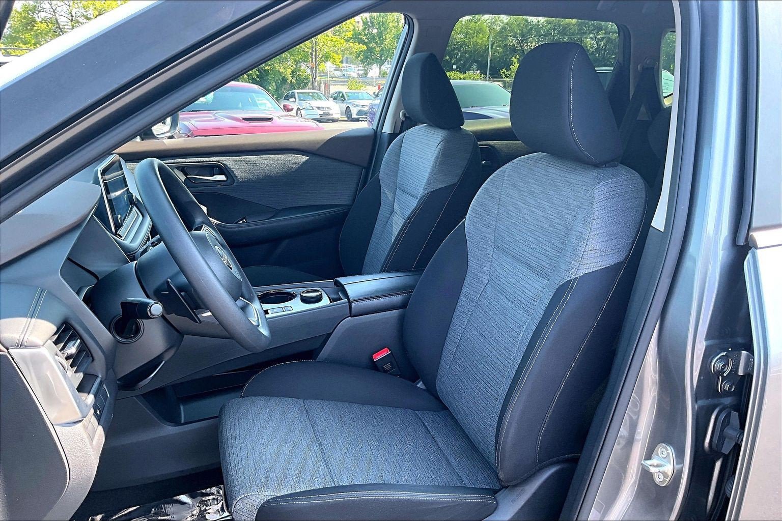 Used 2023 Nissan Rogue SV AWD/4WD image 23