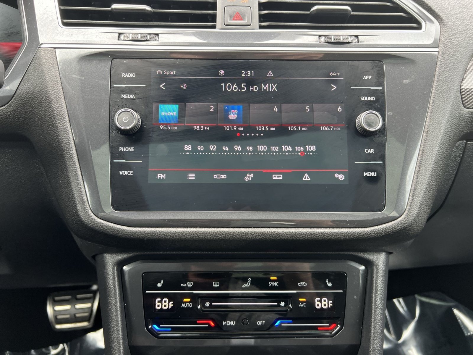 Used 2023 Volkswagen Tiguan SE R-Line AWD/4WD image 18