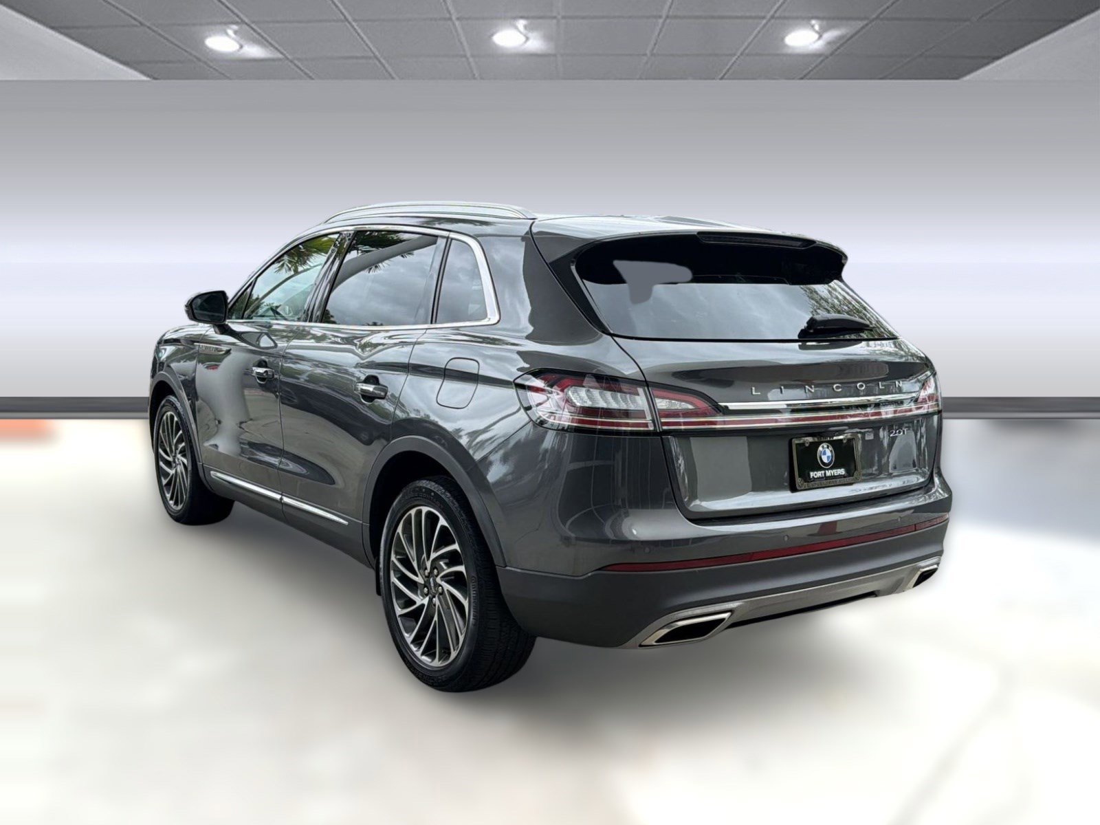 Used 2020 Lincoln Nautilus Reserve image 3