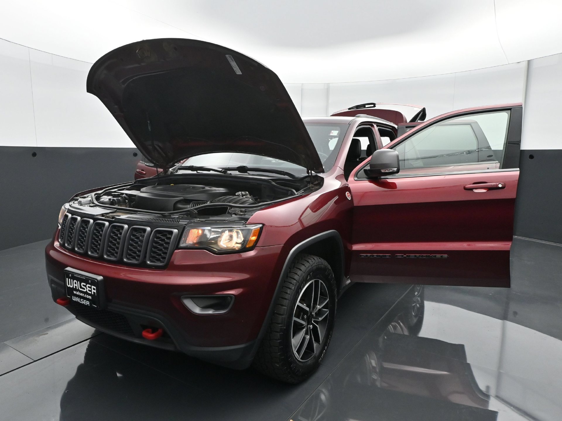 Used 2021 Jeep Grand Cherokee Trailhawk w/ Trailhawk Luxury Group AWD/4WD image 12