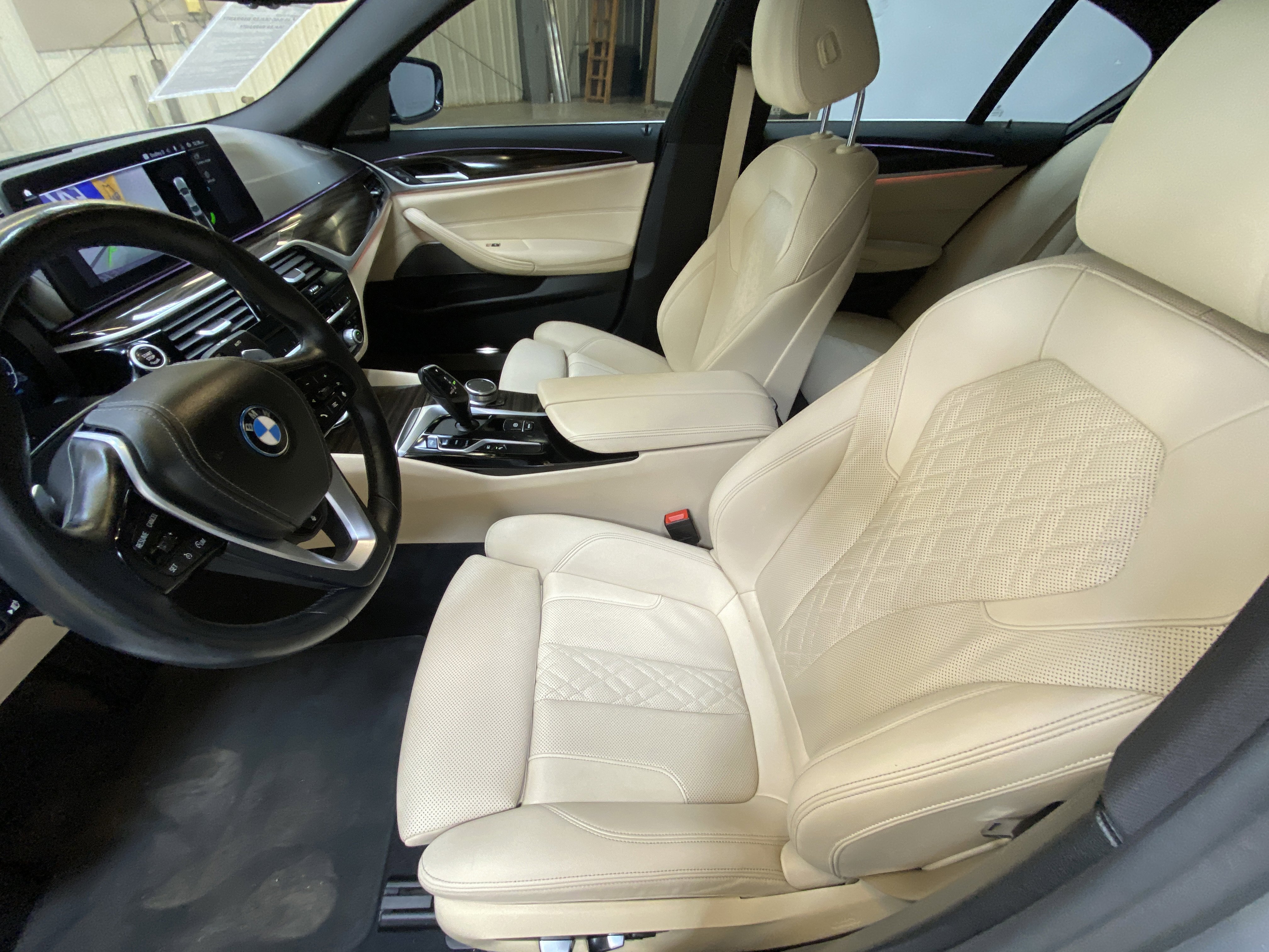 Used 2023 BMW 530e w/ Premium Package image 23