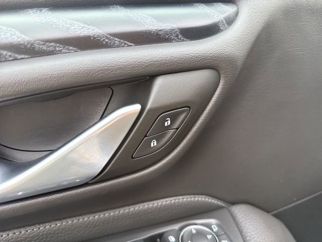 Used 2022 GMC Yukon XL Denali image 11