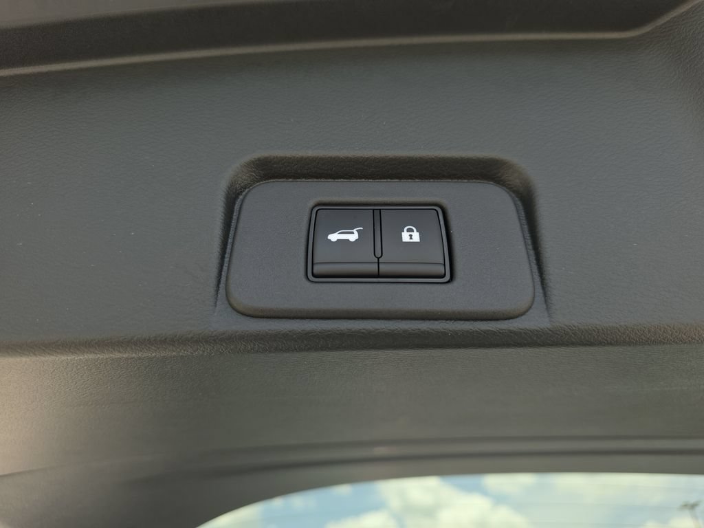Used 2024 Nissan Rogue SL FWD image 32