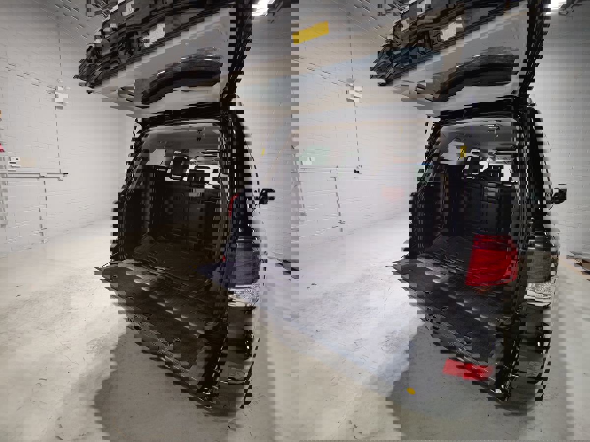 Used 2015 Lexus LX 570 4WD w/ Luxury Package image 8