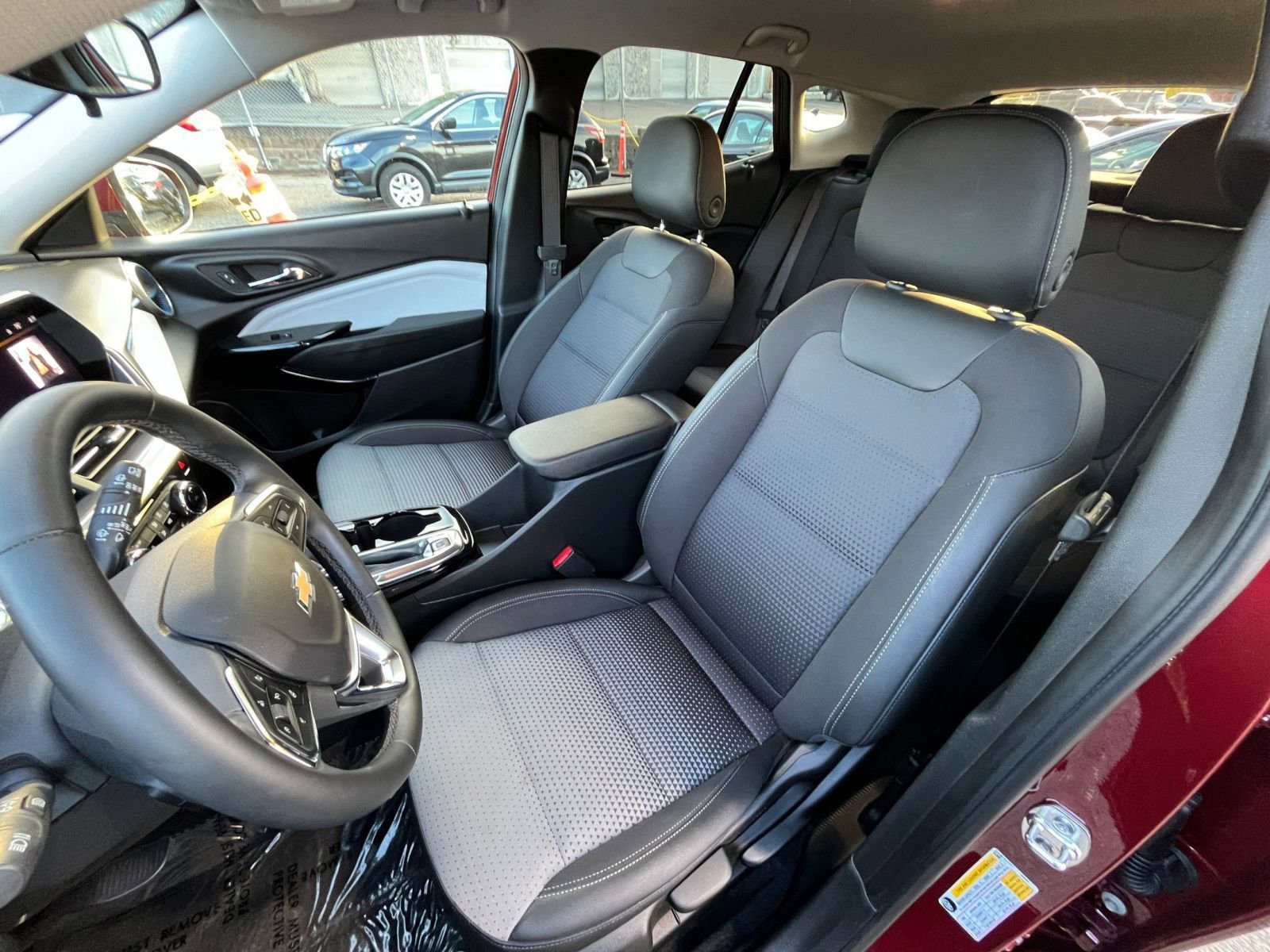 Used 2025 Chevrolet Trax LT w/ LT Convenience Package image 34