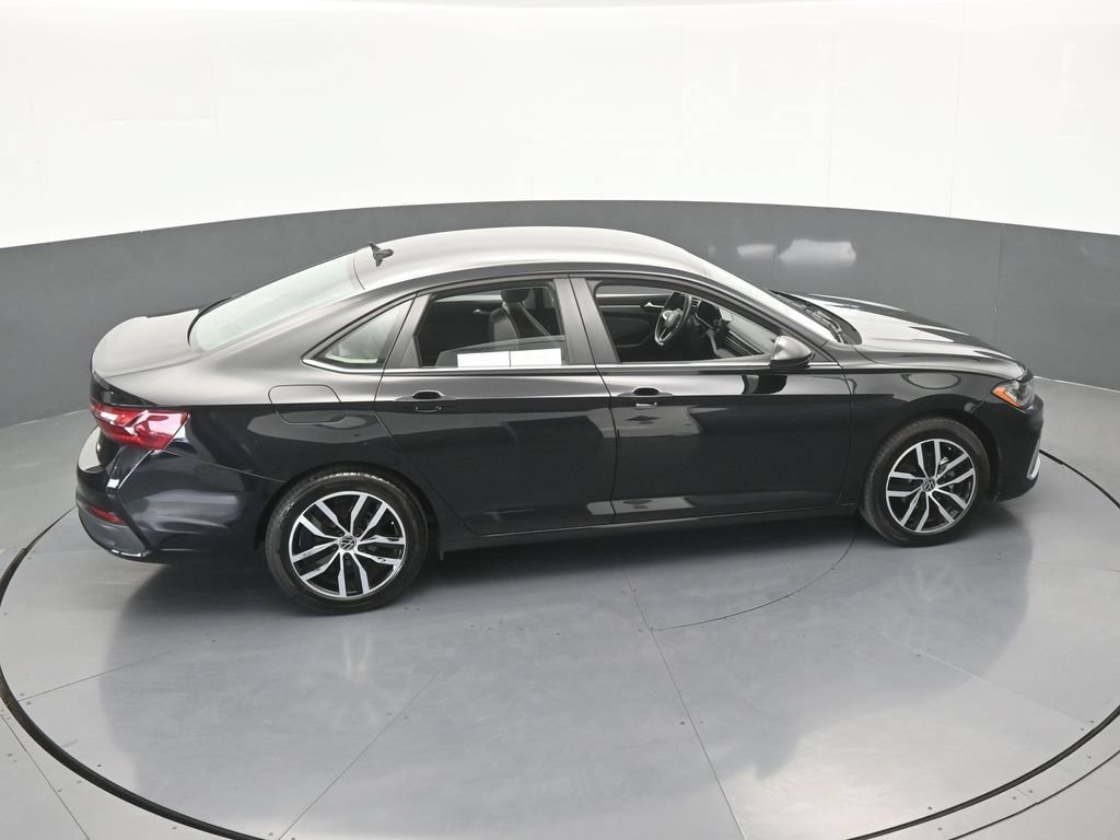 Used 2025 Volkswagen Jetta SE FWD image 49
