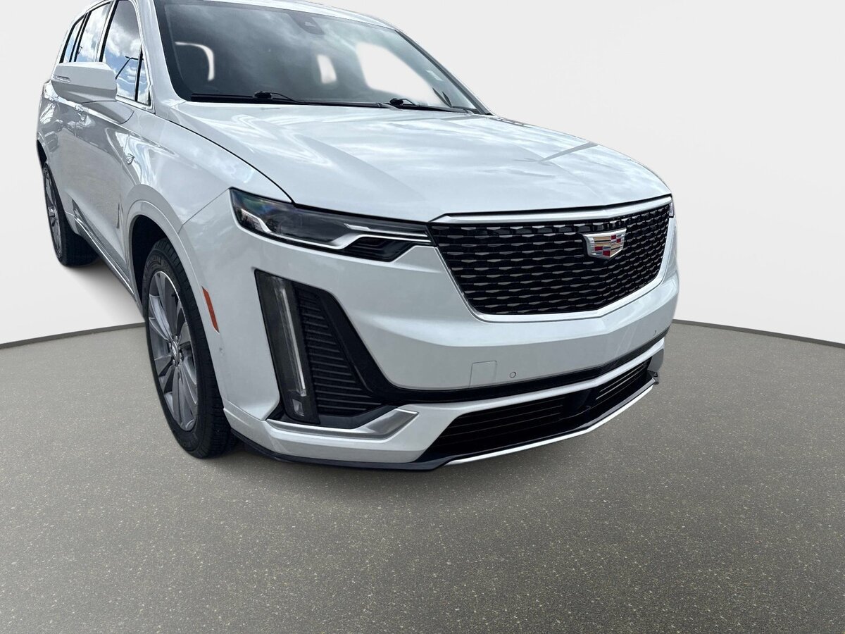 Used 2025 Cadillac XT6 Premium Luxury w/ Technology Package AWD/4WD image 7