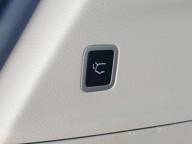 Used 2023 Chrysler Voyager LX FWD image 9