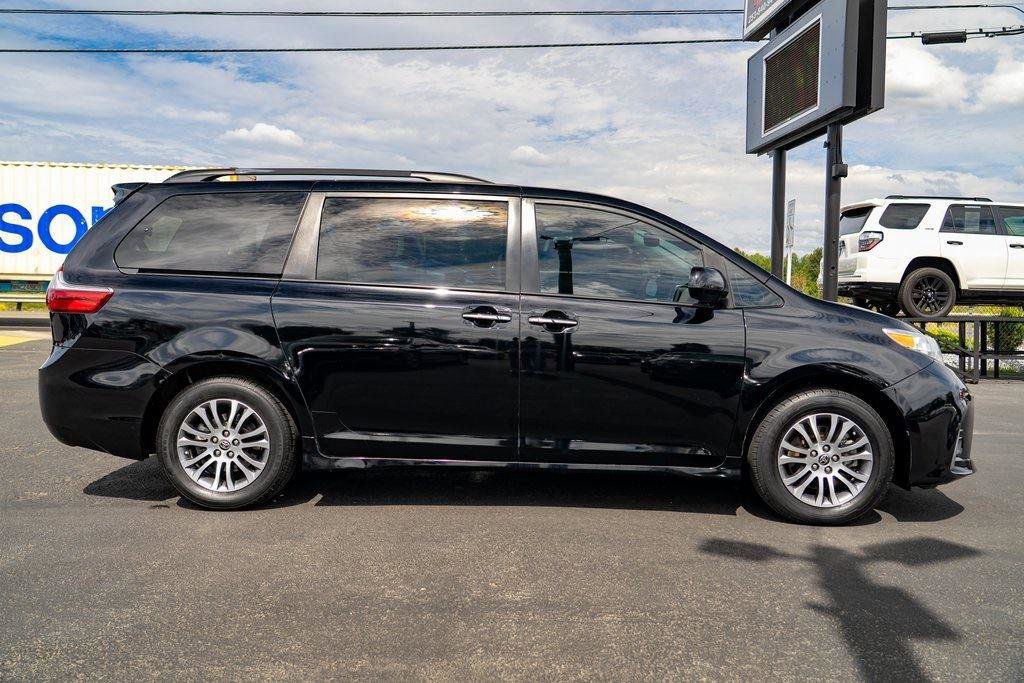 Used 2020 Toyota Sienna XLE FWD image 8