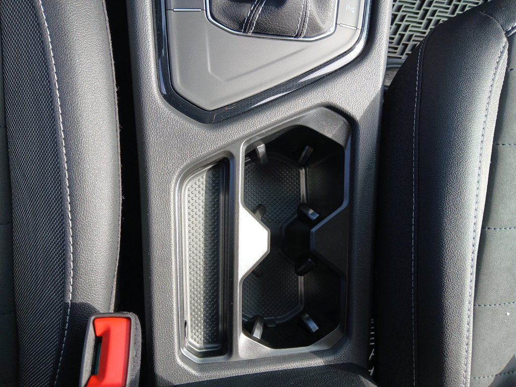 New 2027 Volkswagen Taos SE FWD image 18