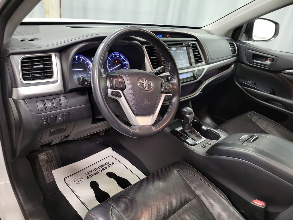 Used 2017 Toyota Highlander Limited image 13