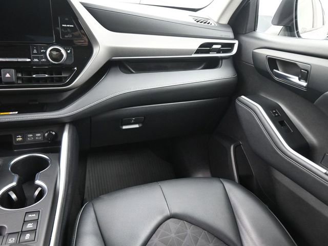 Used 2024 Toyota Highlander XLE image 26