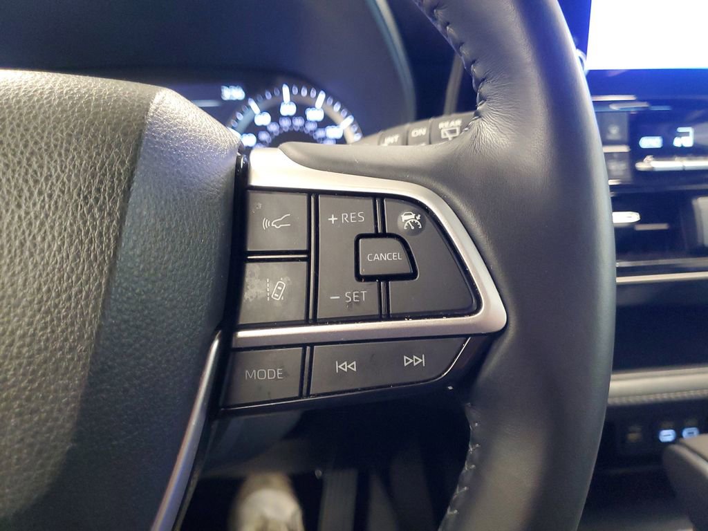 Used 2023 Toyota Highlander LE image 23