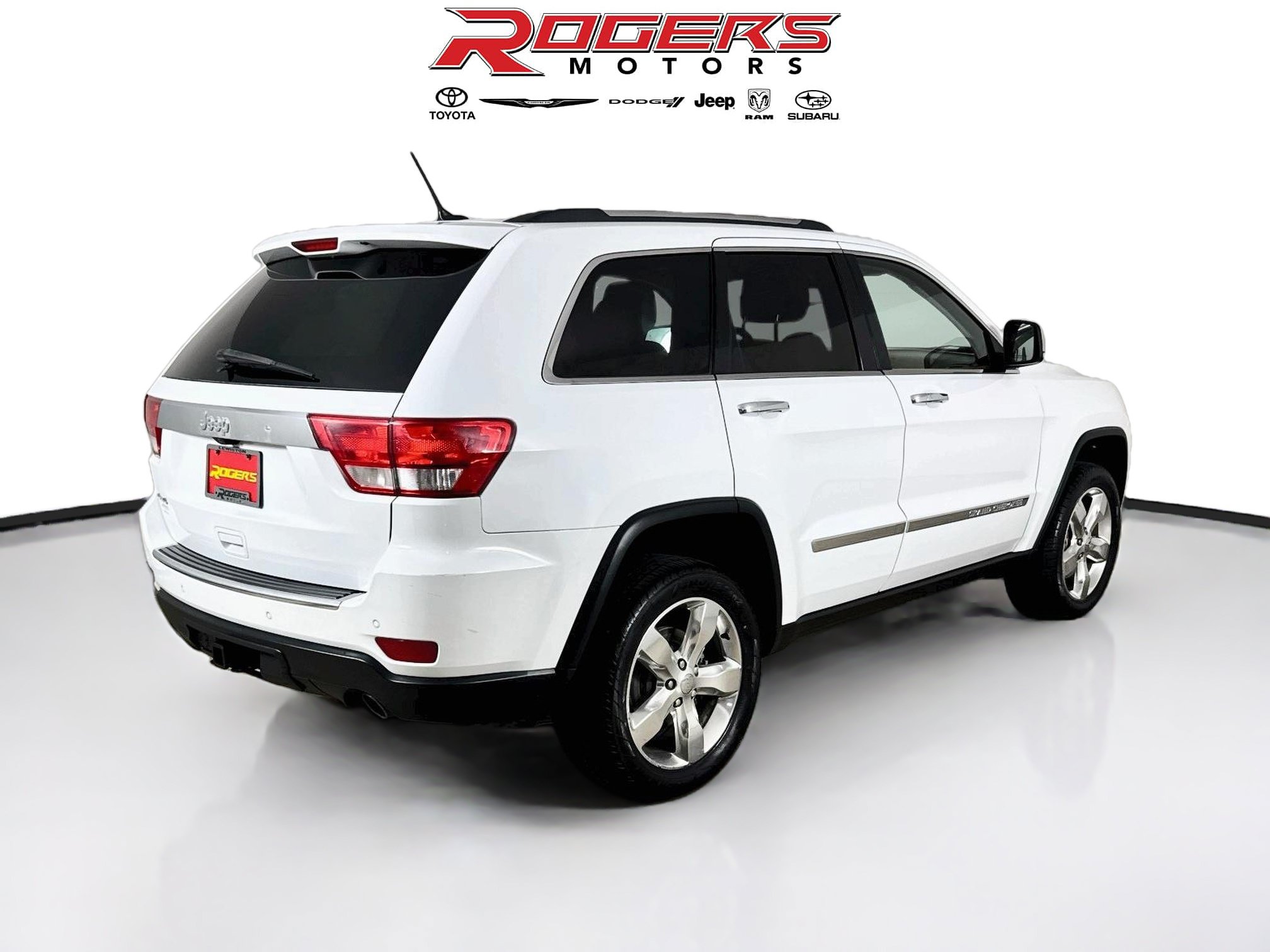 Used 2013 Jeep Grand Cherokee Overland Summit AWD/4WD image 8