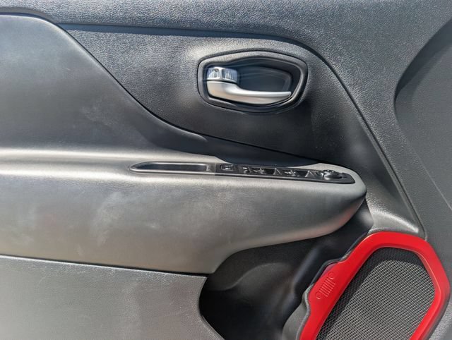 Used 2023 Jeep Renegade Trailhawk AWD/4WD image 17