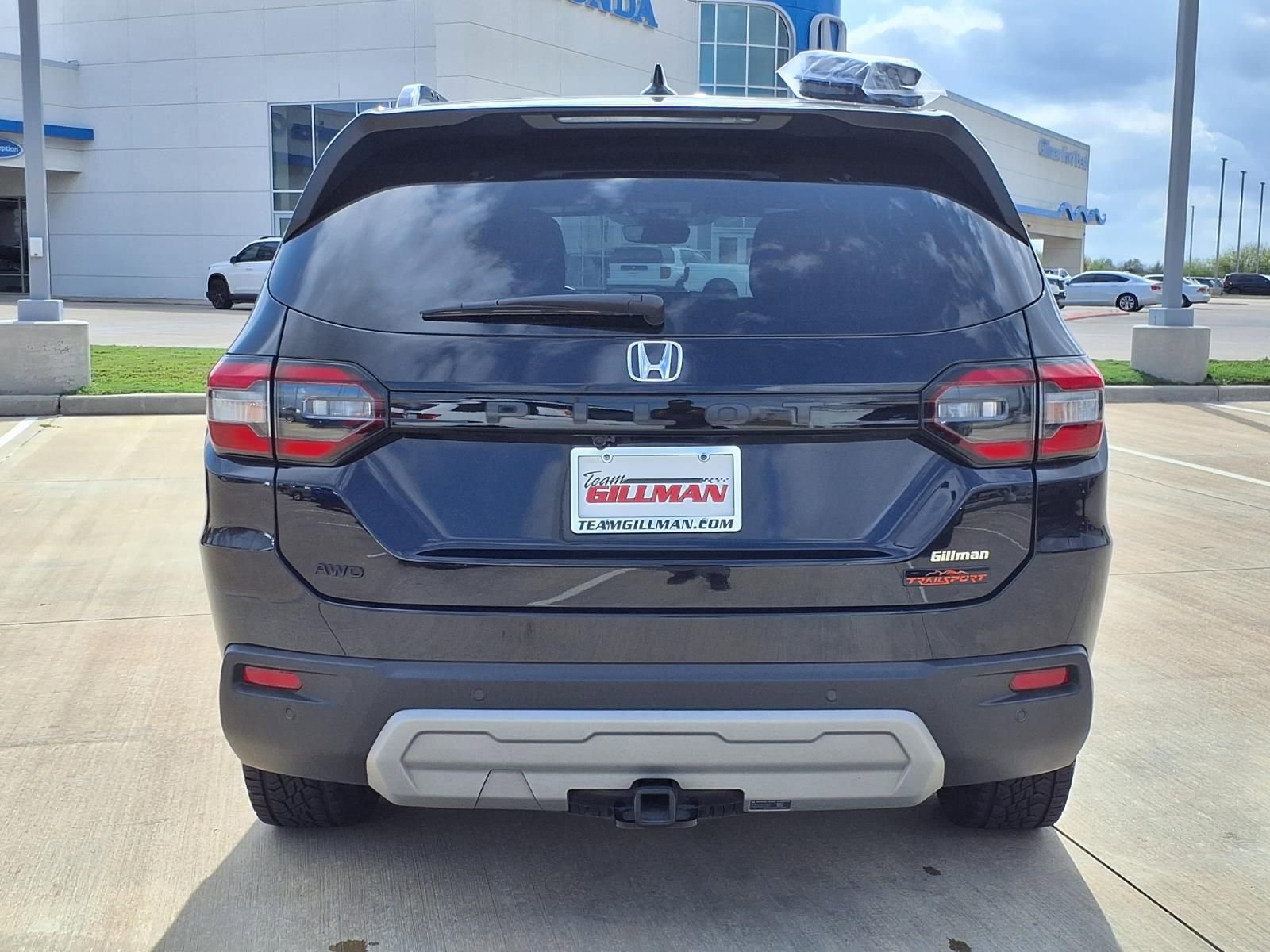 Used 2025 Honda Pilot TrailSport image 6