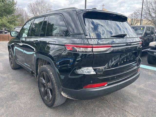 Used 2023 Jeep Grand Cherokee Limited w/ Luxury Tech Group II image 3
