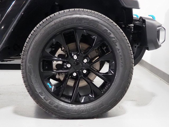 Used 2022 Jeep Wrangler Unlimited Sahara w/ Safety Group image 39